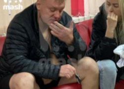 Мужчину без штанов и с заряженным автоматом задержали в поликлинике Краснодара