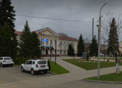 Силовики пришли с обысками к замам главы Апшеронского района