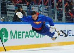 В костюме "Сочимена" выступил на матче звезд КХЛ форвард ХК "Сочи" Падакин