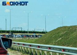 Более 200 авто ожидают проезда по Крымскому мосту перед Краснодарским краем