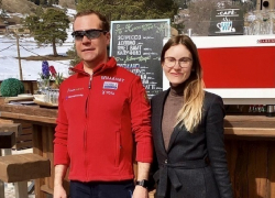 "Неубереженный" Медведев отдыхал в кафе Сочи