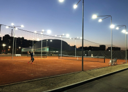 Вместо многоэтажек на Гидрострое построили теннисные корты