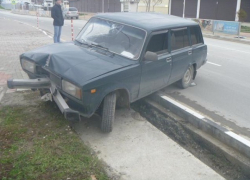 В Геленджике автомобиль вылетел на тротуар и сбил двух женщин 