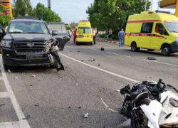 В Сочи мотоциклист погиб, врезавшись на встречной полосе в Toyota