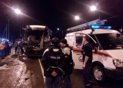 В Гулькевичском районе столкнулись пассажирский автобус и грузовик