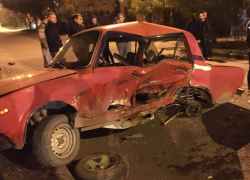 В Краснодаре в ночном ДТП "разворотило" два ВАЗа