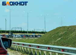 Перекрытие Крымского моста стало причиной 4-километровой пробки