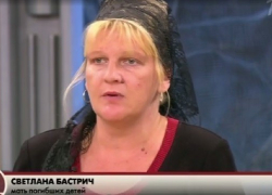 Мать сгоревших детей в Холмской осталась на свободе
