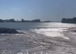 Появилось видео размыва дамбы Фёдоровского гидроузла под Краснодаром