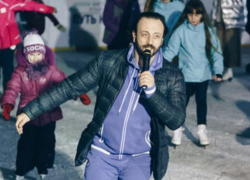 Илья Авербух провел мастер-класс по фигурному катанию на открытом катке в Сочи