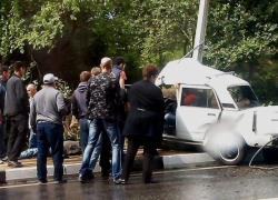 Сочинский «гонщик» врезался в столб
