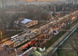 Движение трамваев на Московской в Краснодаре закрыли из-за очередного провала грунта 