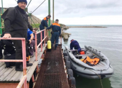 В Туапсе спасатели-водолазы нашли место утечки нефти на глубине десяти метров