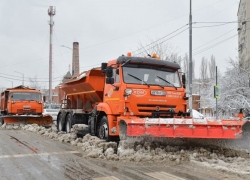 На улицы Краснодара вышла снегоуборочная техника 