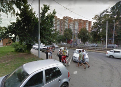 В мэрии Краснодара ответили на жалобы на сужение тротуара на Московской