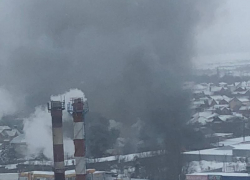 В Краснодаре горит складское помещение