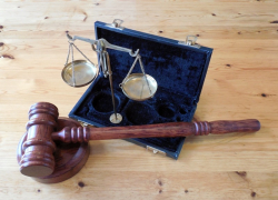 Двух братьев осудили на 32 года за убийство тестя топором в Краснодаре