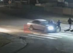 Появилось жуткое видео ДТП в Кущевской, где иномарка сбила подростков на «зебре»