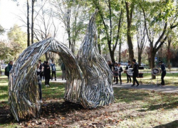  Необычную скульптуру открыли в Краснодаре 