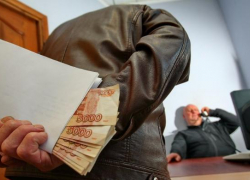 В Крымском районе двух бывших полицейских обвиняют в получении взятки