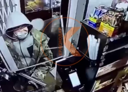 Мужчине с оружием продавец помешала ограбить киоск DIM Coffee в Краснодаре 