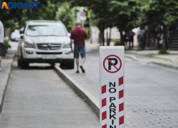 В центре Краснодара парень на электросамокате угодил под колеса автомобиля