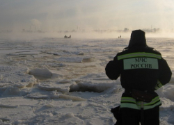 Сто рыбаков на отколовшейся льдине унесло в Азовское море