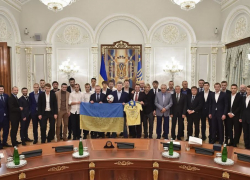 Порошенко выдал игроку «Кубани» Евгению Селезневу пистолет