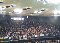 Фанатов ЦСКА обвинили в повреждении экрана на стадионе "Краснодар" петардой