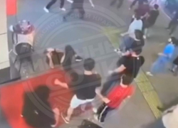 Толпа мужчин устроила драку с охраной бара в Сочи