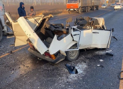 Фура с мандаринами раздавила «девятку» с водителем по дороге в Краснодар