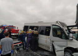 Под Анапой столкнулись автобус и маршрутка, пострадали около 10 человек 