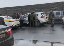 В жесткой аварии с военными автобусами погиб житель Кубани