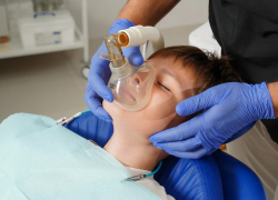 Товар дня: бесплатный наркоз при имплантации, а также лечении детских зубов в СТОМОПОЛИС