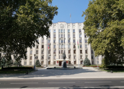 На Кубани ввели новые запреты на посещение ТЦ, столовых и ресторанов, и всех массовых мероприятий