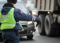 В Краснодаре будут судить водителя протащившего несколько метров инспектора ДПС за  своей машиной