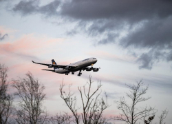 Самолёт с 91 пассажиром совершил аварийную посадку в Краснодаре