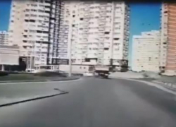 Пьяный водитель КамАЗа чуть не убил людей с детьми в Краснодаре