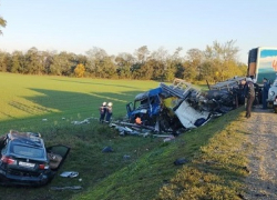 В Краснодарском крае водитель «БМВ» погиб в массовом ДТП с тремя грузовиками