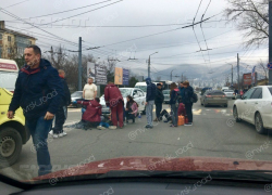 Стали известны подробности ДТП в Новороссийске: таксист на встречке сбил студенток