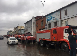 В Краснодаре загорелся Вишняковский рынок: эвакуировали 18 человек