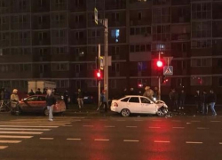 «Им сильно досталось»: в Краснодаре на Дзержинского столкнулись две легковушки