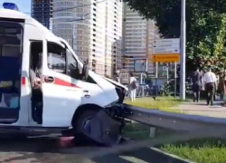 Спешившая на вызов краснодарца скорая угодила в ДТП: трое в больнице