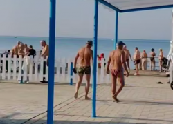 Туристы в ноябре оголились ради загара на курорте Кубани