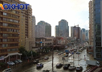 В Краснодаре после дождя затопило две улицы