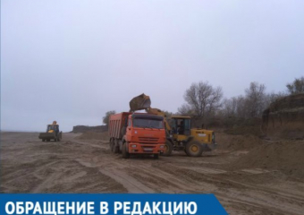  С берега Краснодарского водохранилища вывезли тонны песка, - местный житель 
