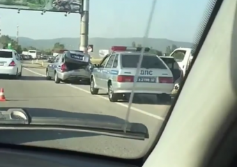 Под Горячим Ключом мужчина протаранил полицейскую машину и сбил инспектора 