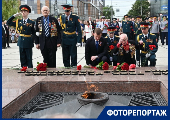 Алые гвоздики и слёзы на глазах: краснодарцы почтили память героев Великой Отечественной войны 