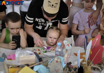 Зарплата в два раза ниже средней: на что работники детсадов Краснодара отмечают свой праздник