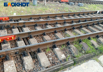 Под колесами грузового поезда погиб подросток в Краснодарском крае